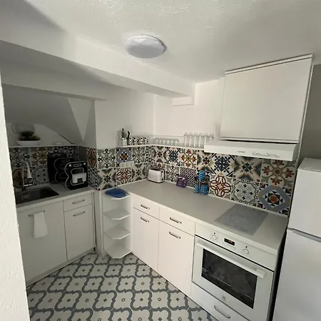 суперцентър чисто нов Apartamento Carevo